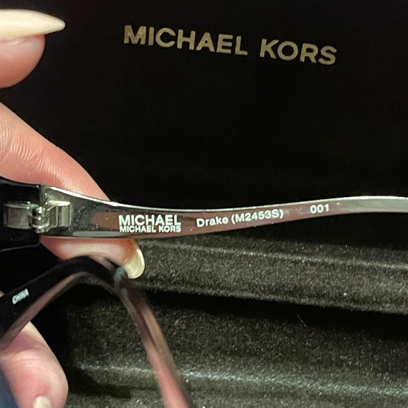 MICHAEL KORS Sunglasses - Picture 4 of 6